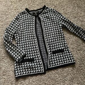 Kasper Black and White Houndstooth Short Sleeve Cardigan